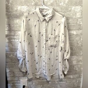 Reitmans dragonfly shirt size L  beautiful light classic shirt PTP is 20